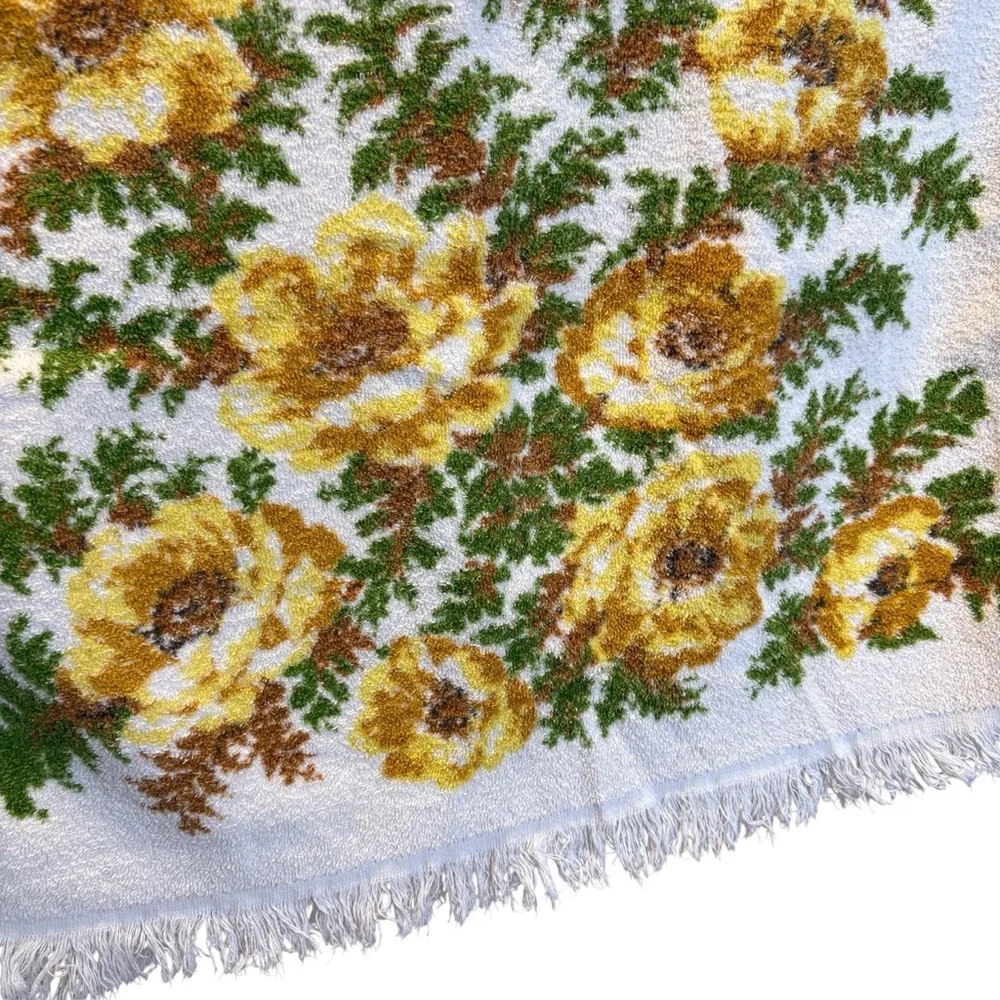 Vintage 70s Yellow Floral Fringed Bath Towel